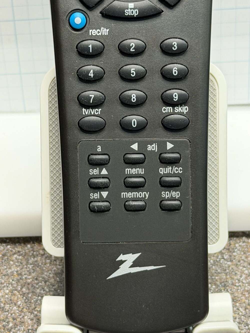 Zenith Universal VCR/TV/Cable Remote Control - Picture 3 of 7